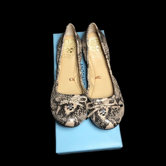 🆕 Vince Camuto | Eryn Snakeskin Print Ballet Flats - Picture 3 of 9